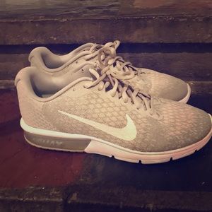 Nike air like new in box Worn twice!